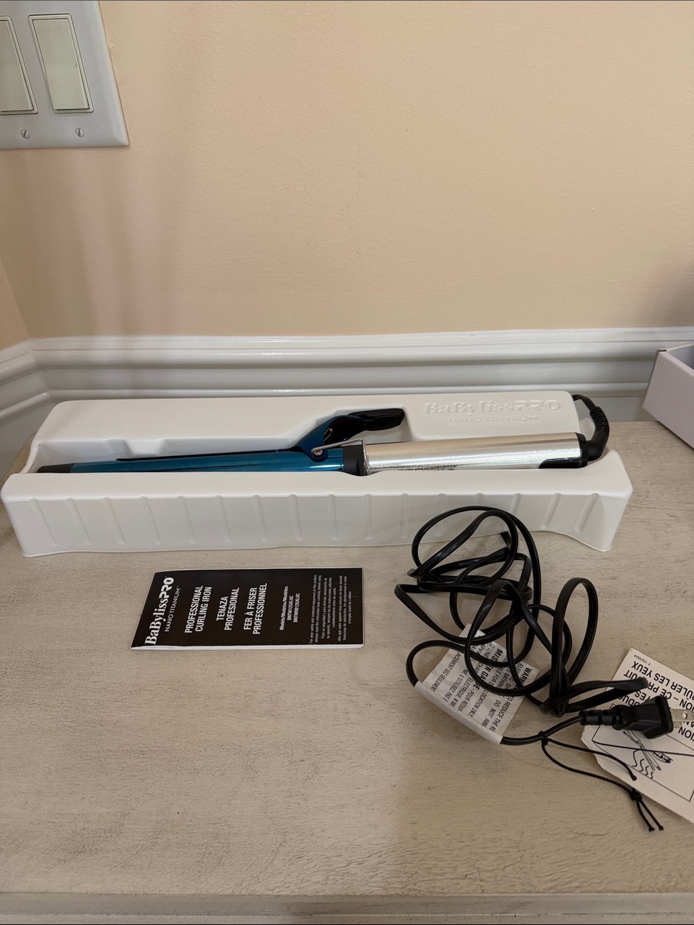 BaBylissPRO Nano Titanium Curling Iron - White and Blue - Picture 2 of 3
